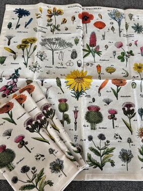 NWT, CAVALLINI & CO., CLOTH NAPKIN SET OF 4 - WILDFLOWER PATTERN